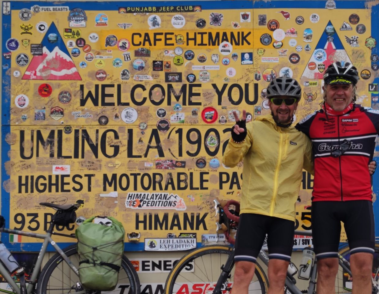 Us posing on top of Umling La